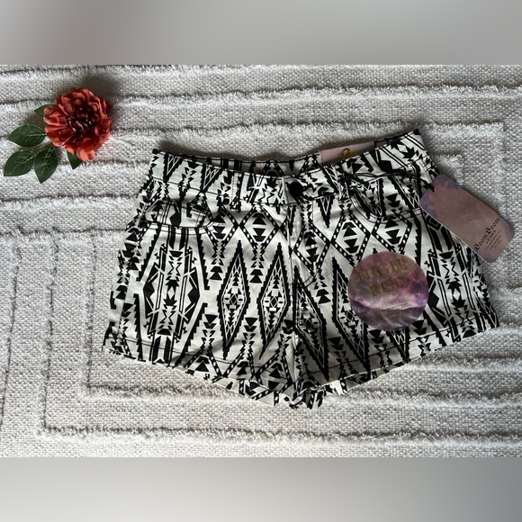 Boom Boom Jeans Pants - BOOM BOOM JEANS Tribal Pattern Shorts- Size 7